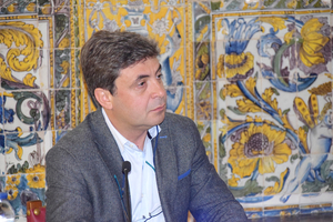 Apesar da Sombra: a deriva da Globalização e seus remédios. Inventário crítico dos discursos políticos de Serge Latouche, Adela Cortina e Carlos Taibo