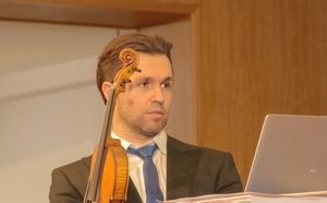 Análise biomecânica dos níveis de angulação da mão esquerda de um violinista: proposta de um modelo anatómico-funcional do posicionamento da mão esquerda